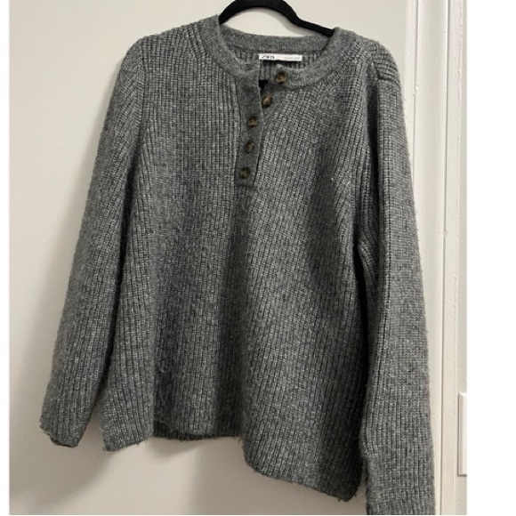 NWOT Grey Slouchy Oversized Grey Knit Sweater - Picture 3 of 9